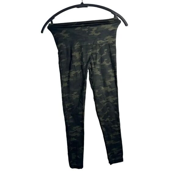 GREEN CAMO LEGGING SEAMLESS - Picture 1 of 3
